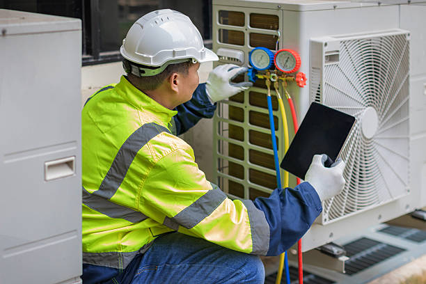 Professional Hvac technician working in Tyngsboro, MA